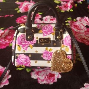 Crossbody purse